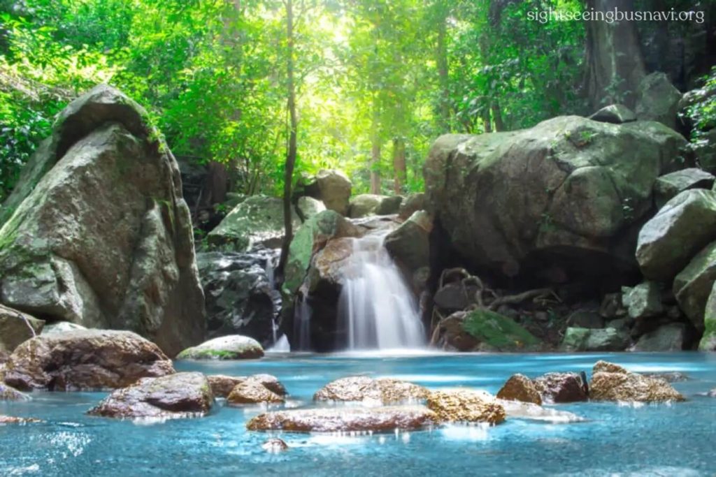 น้ำตกชันตาเถร ชลบุรี น้ำตกจันทาทาน เป็นน้ำตกที่สวยงามมาก โดยเฉพาะช่วงหน้าฝนจะมีน้ำมาก บริเวณนี้เป็นป่าที่อุดมสมบูรณ์ในเขตรักษาพันธุ์สัตว์ป่า